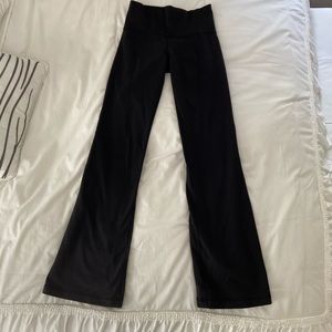 Black lulu lemon yoga pants